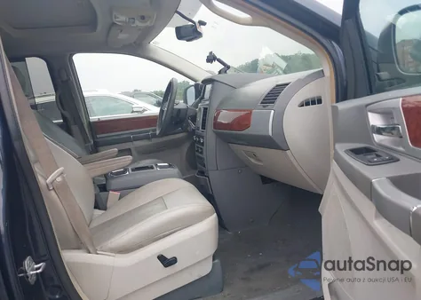 2009 Chrysler Town & Country Touring z USA, uszkodzony, nr VIN 2A8HR541X9R512966